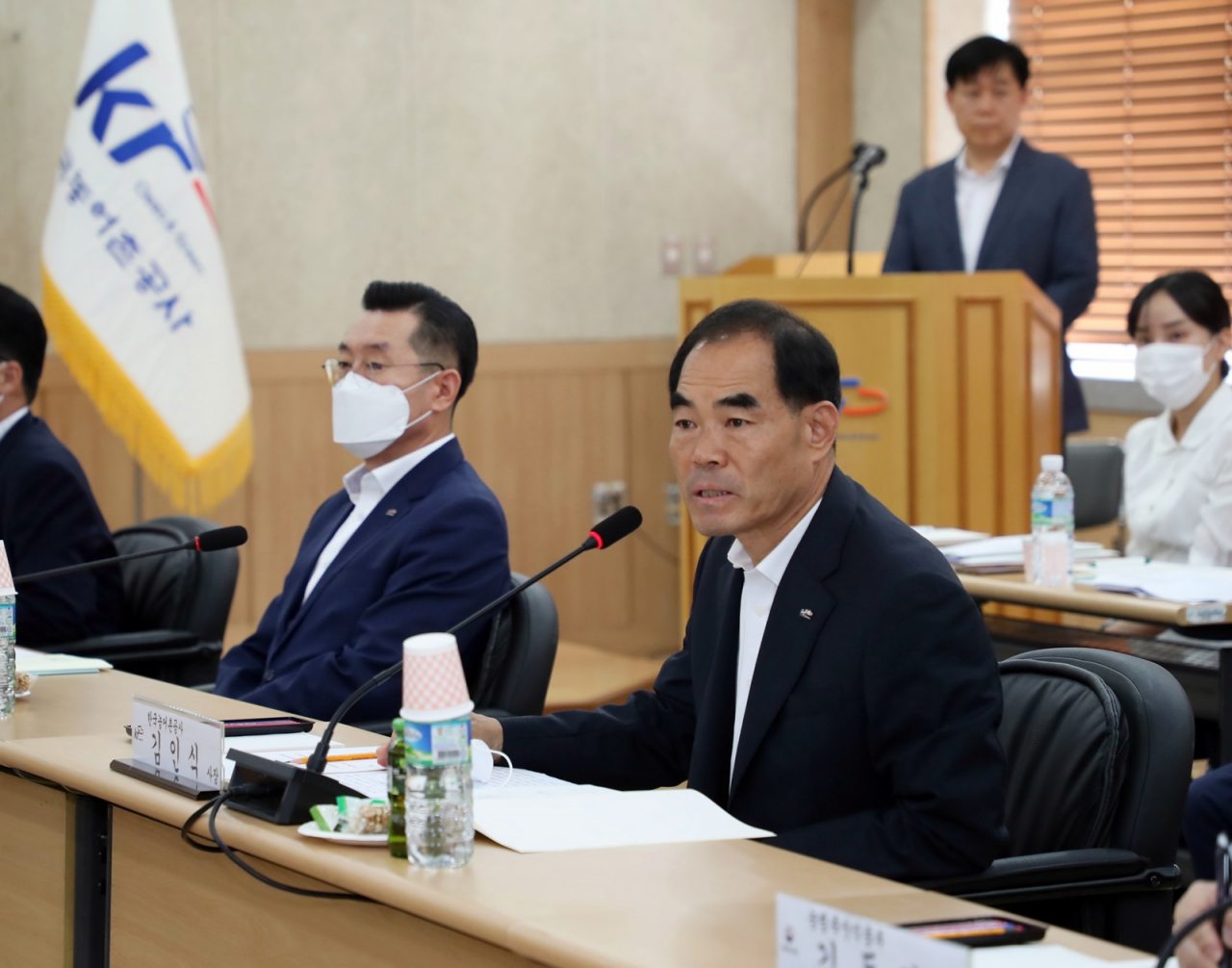 김인식 사장이 농지은행 발전을 위한 농민단체 토론회에서 인사말을 하고 있다. [한국농어촌공사 제공]