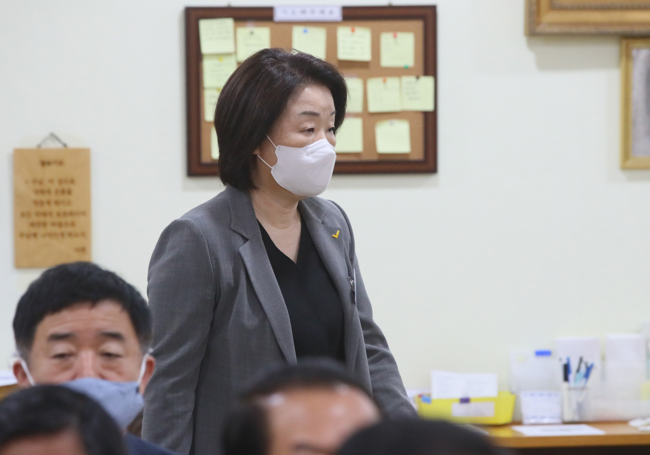 심상정 정의당 대표가 10일 국회 다산회 경당에서 열린 국회 가톨릭 신도회 미사에 참석하고 있다. [연합]