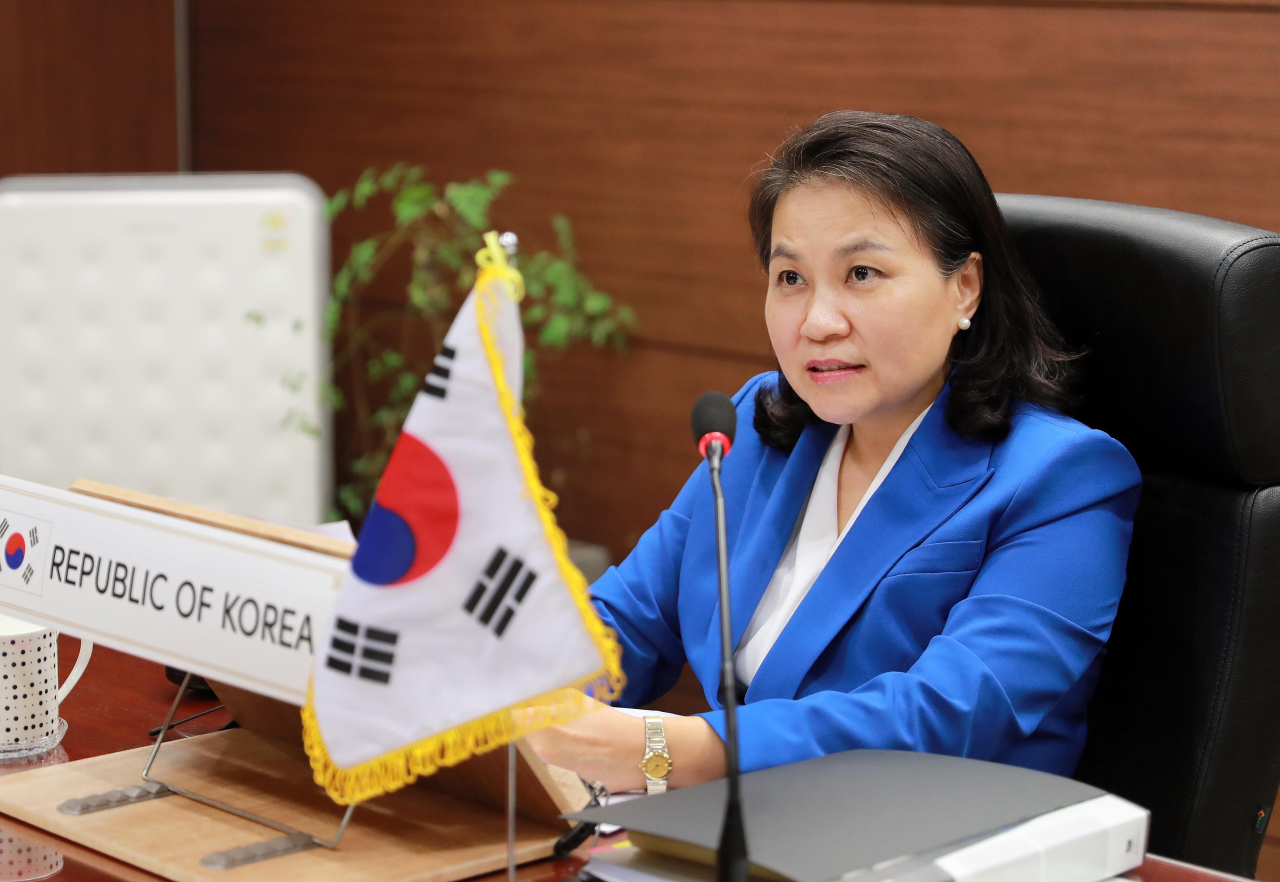 유명희 산업통상자원부 통상교섭본부장이 8일 오후 서울 중구 대한상의 영상회의실에서 주요국 통상장관 및 통상전문가와 국제기구 대표들이 참석한 가운데 열린 ‘세계경제포럼(World Economic Forum) 통상 이사회’ 세션에 참석하고 있다. [연합]