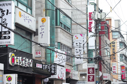 서울시내 프랜차이즈가 밀집한 한 식당가 모습 [연합]