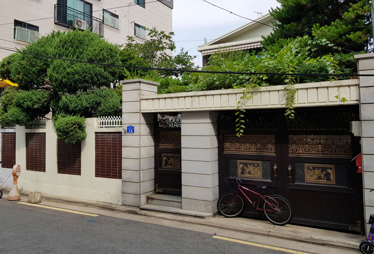 정의기억연대(정의연)가 서울 마포구 연남동에서 8년간 운영해온 일본군 위안부 피해자 쉼터 '평화의 우리집'(마포 쉼터). [연합]