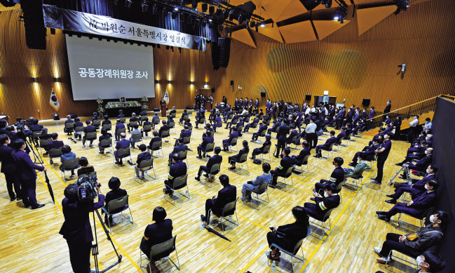 13일 서울 중구 서울시청에서 열린 고 박원순 서울특별시장 영결식에서 공동장례위원장인 이해찬 더불어민주당 대표가 조사를 하고 있다. [사진공동취재단]