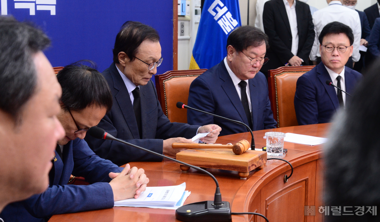 더불어민주당 이해찬 대표가 10일 오전 서울 여의도 국회에서 열린 최고위원회의에 참석해 발언을 하고 있다. [헤럴드경제 DB]