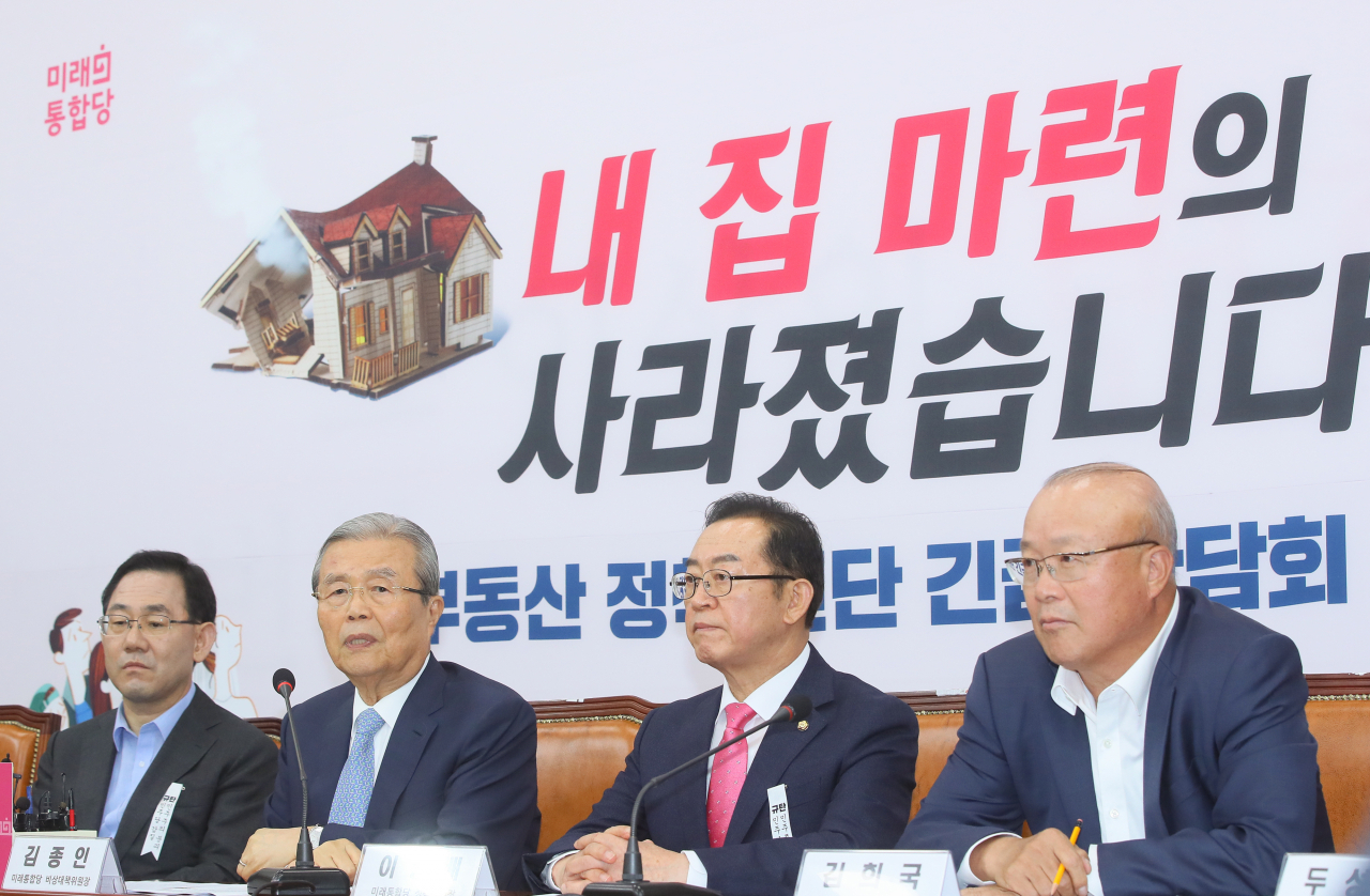 김종인 미래통합당 비상대책위원장이 7일 국회에서 미래통합당정책위·여의도연구원 공동주최로 열린 '부동산정책 진단' 긴급간담회에서 발언하고 있다. 왼쪽부터 주호영 원내대표, 김종인, 이종배 정책위의장, 김희국 의원. [연합]