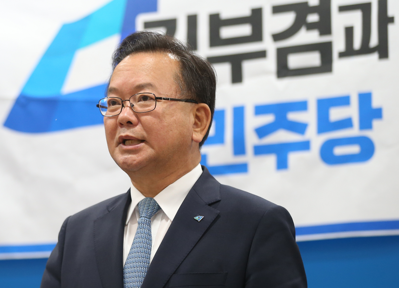 더불어민주당 당 대표에 도전하는 김부겸 전 의원이 14일 오전 울산시의회 프레스센터에서 기자간담회를 하고 있다. 연[합]