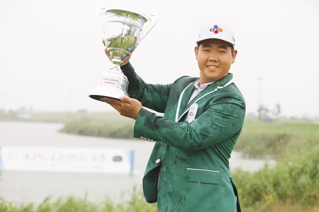 KPGA 군산CC 오픈에서 최연소 우승을 차지한 김주형. [KPGA 제공]