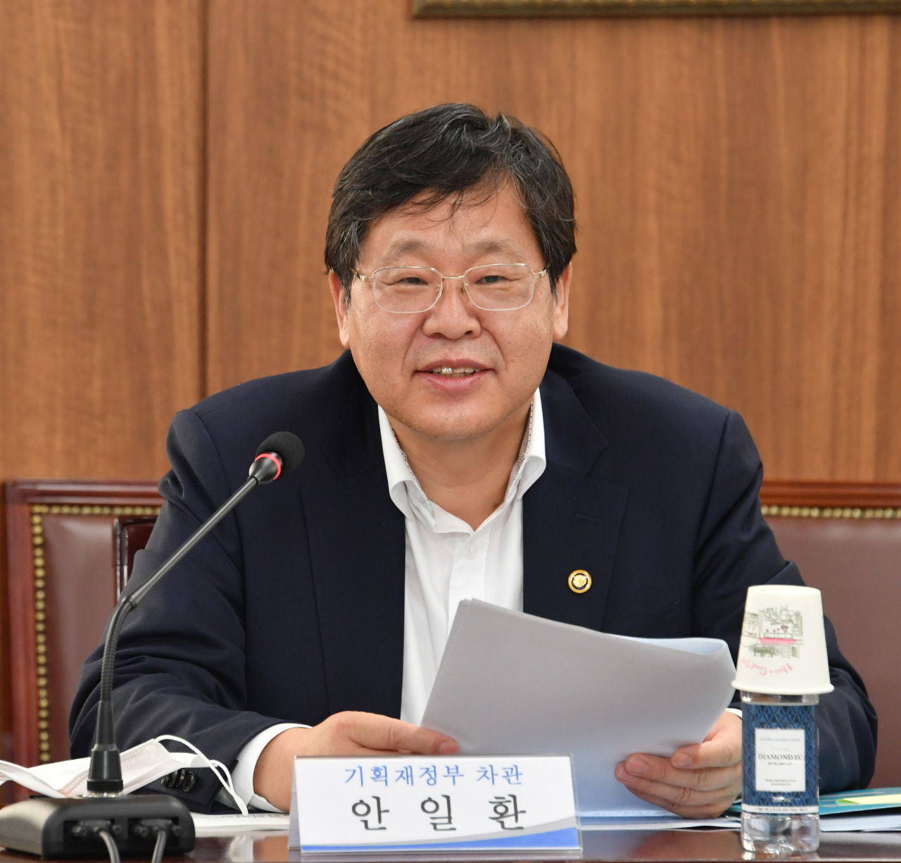 안일환 기획재정부 2차관이 14일 서울 광화문 정부서울청사에서 열린 '공공기관 투자집행점검회의'를 주재, 모두발언을 하고 있다.［기획재정부 제공］