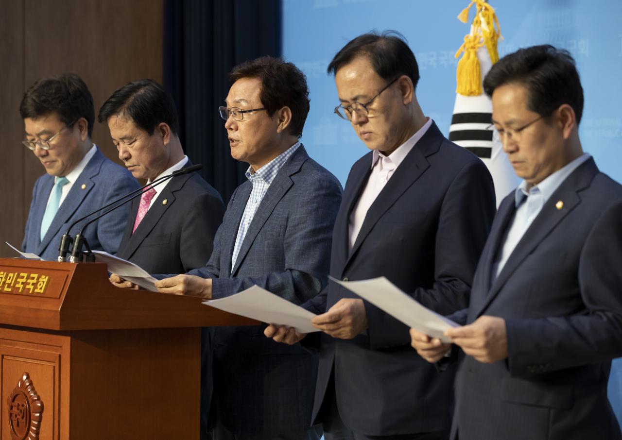 국회 행정안전위원회 미래통합당 박완수 간사가 15일 오후 국회 소통관에서 열린 '박원순 전 서울시장 성추행 의혹 관련 진상규명 촉구 기자회견'에서 발언하고 있다. [연합]