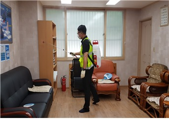 경로당 방역소독. [경기도 제공]