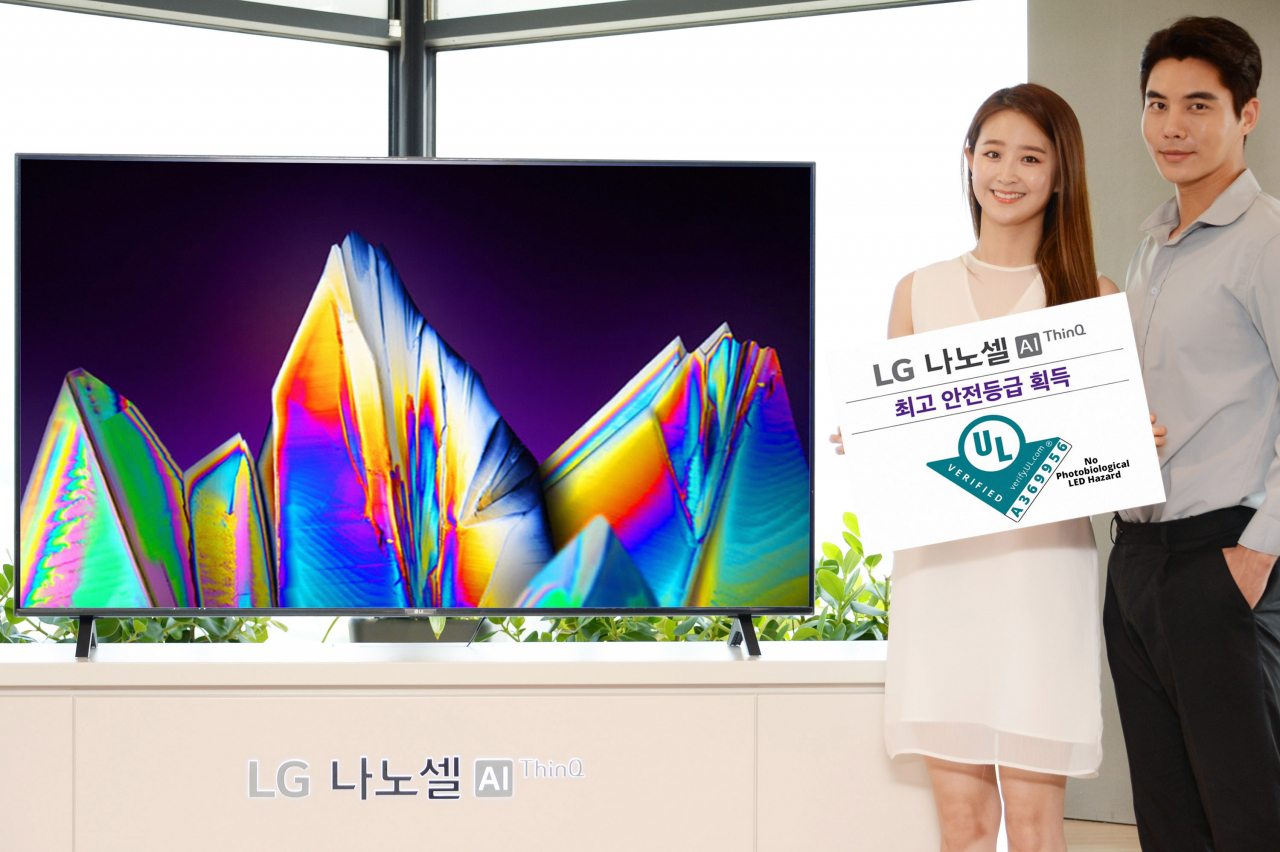 글로벌 안전과학회사 'UL'로부터 '광생물학적 LED 안전성' 검증을 받은 'LG 나노셀 TV'. [LG전자 제공]