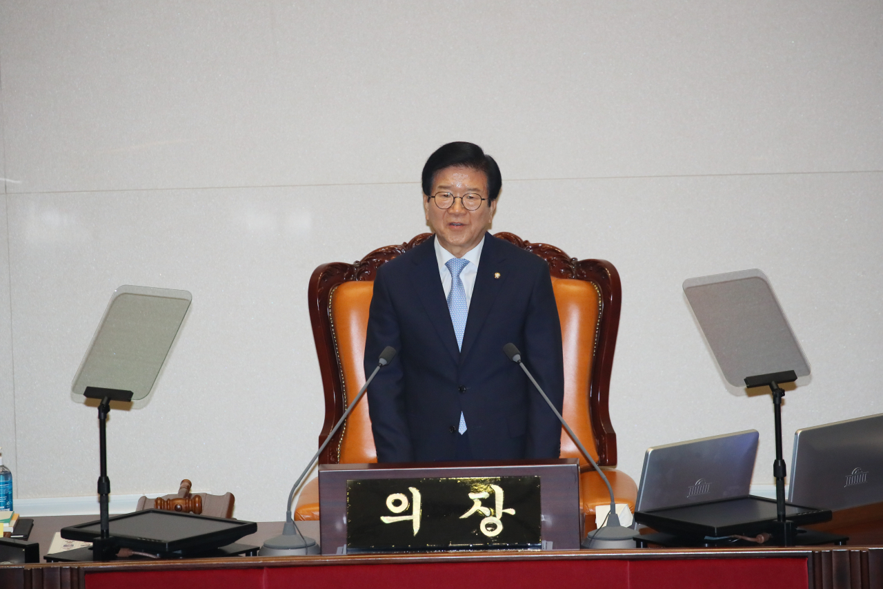 박병석 국회의장이 16일 국회 본회의장에서 열린 제21대 국회 개원식에서 개원사하고 있다. [연합]