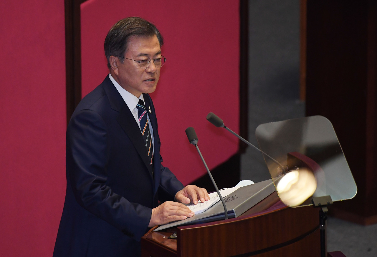 President Moon Jae-in addresses the National Assembly on Thursday. Yonhap