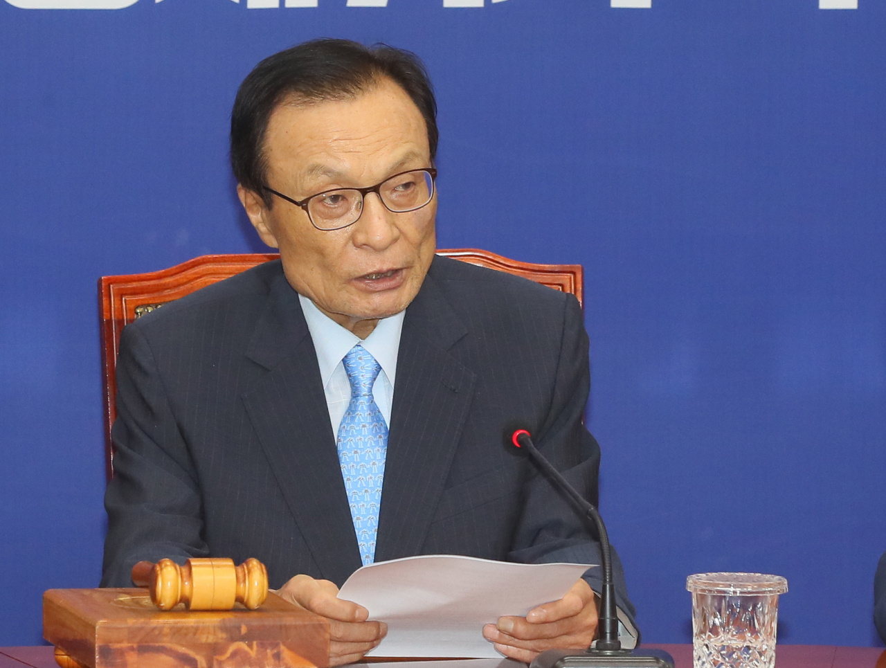 이해찬 더불어민주당 대표가 17일 국회에서 열린 최고위원회의에서 발언하고 있다. [연합]