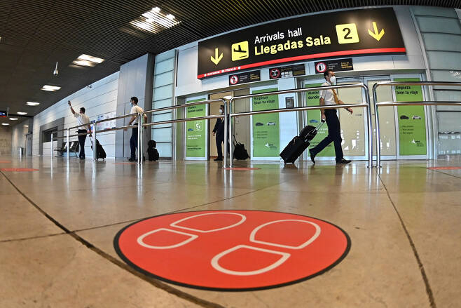 여행개방 했지만 여전히 한산한 스페인 마드리드의 한 공항 [EPA연합]