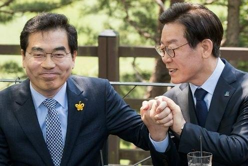 양기대 국회의원(왼쪽)과 이재명 경기지사(오른쪽)