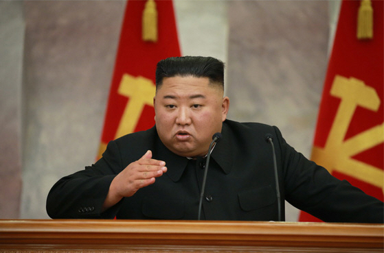 북한 노동신문은 19일 김정은 국무위원장 주재로 전날 열린 당 중앙군사위 제7기 제5차 확대회의와 비공개회의에서 주요부대들의 대비태세를 점검하고 전쟁억제력 강화를 위한 핵심문제들을 토의했다고 보도했다. [헤럴드DB]
