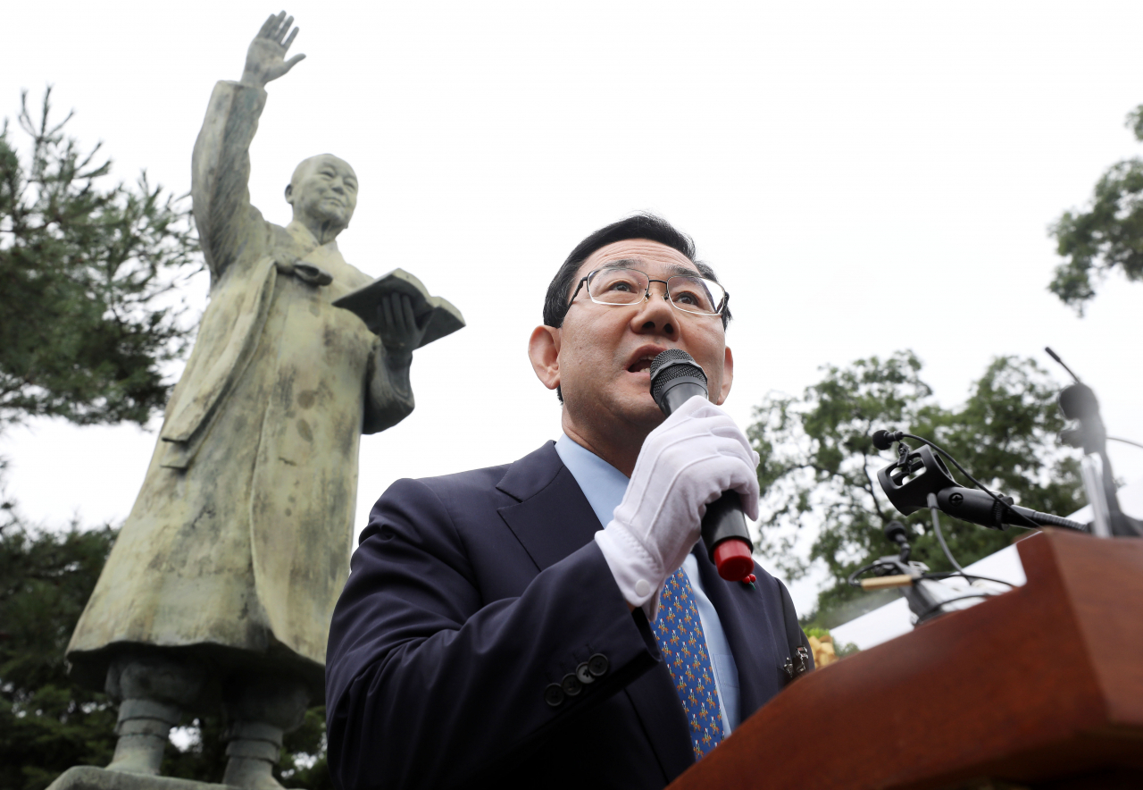 주호영 미래통합당 원내대표가 19일 서울 종로구 이화장에서 열린 이승만 전 대통령 서거 55주기 추모식에서 추모사를 하고 있다. [연합]