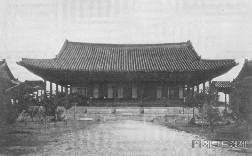 의정부 중심 전각인 정본당 모습(1904년). [서울시 제공]