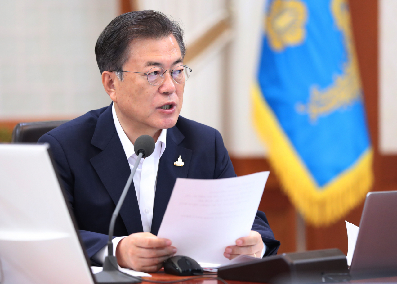 문재인 대통령이 21일 오전 청와대에서 국무회의를 주재하고 있다. 연합뉴스