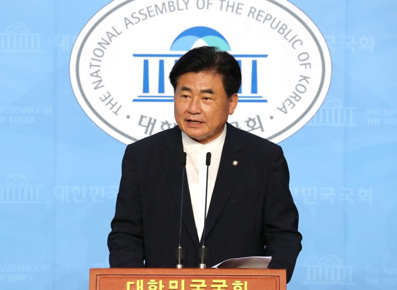 소병훈 더불어민주당 의원이 21일 오전 서울 여의도 국회 소통관에서 기자회견을 열고 최고위원 출마를 선언하고 있다. [연합]