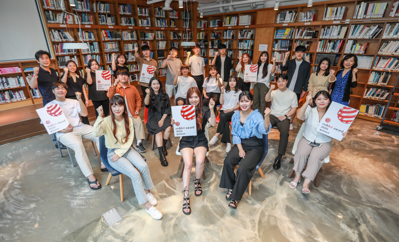 2020 레드닷 디자인 어워드에서 수상한 동서대 학생들