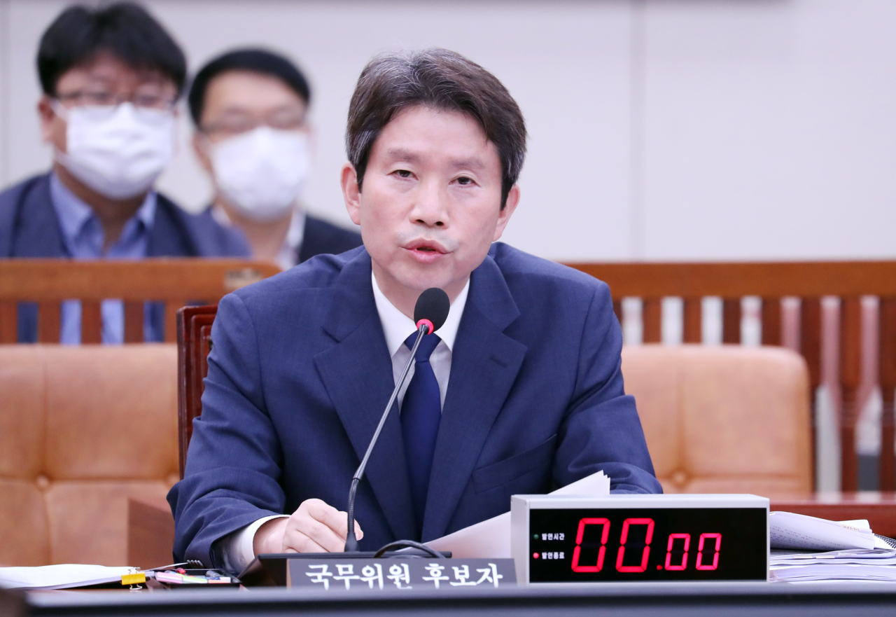 Unification Minister nominee Rep. Lee In-young of the ruling Democratic Party answers questions at the confirmation hearing on Thursday. Yonhap