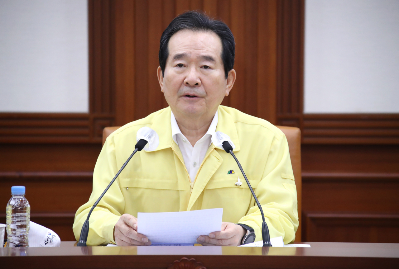 정세균 국무총리가 24일 정부서울청사 중앙재난안전상황실 서울상황센터에서 열린 코로나19 대응 중앙재난안전대책본부 회의를 주재, 발언하고 있다. [연합］