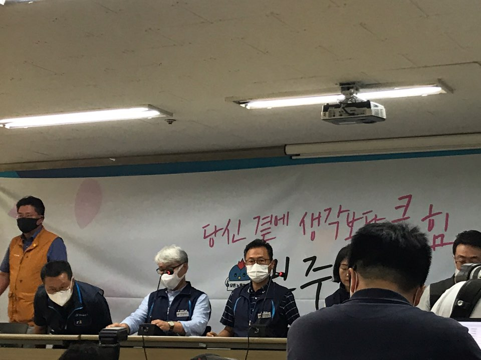김명환 사퇴 기자회견을 하는 김명환 민주노총 위원장. 박병국 기자/cook@heraldcorp.com
