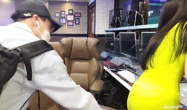 [아프리카TV BJ 김옥분 방송화면 캡처]