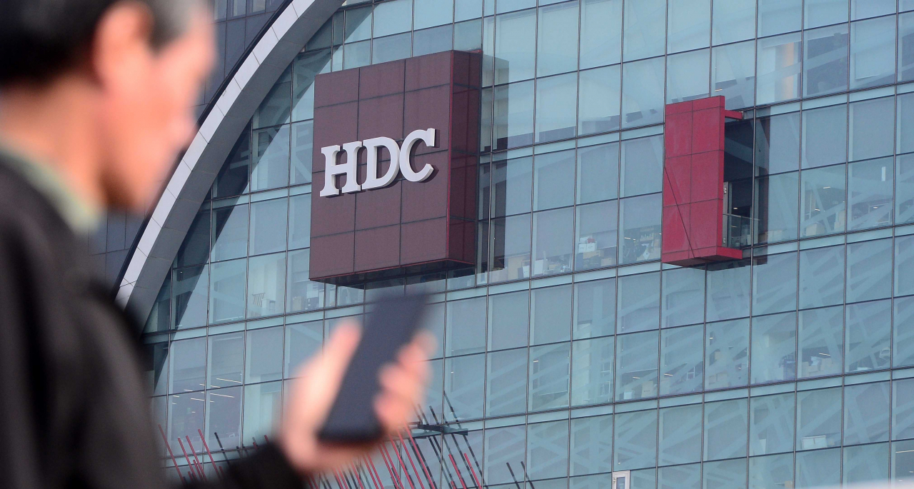 침묵을 지키던 HDC현대산업개발이 아시아나항공의 재실사를 공개적으로 요구하고 나섰다. 사진은 HDC현대산업개발 본사 모습. [연합]