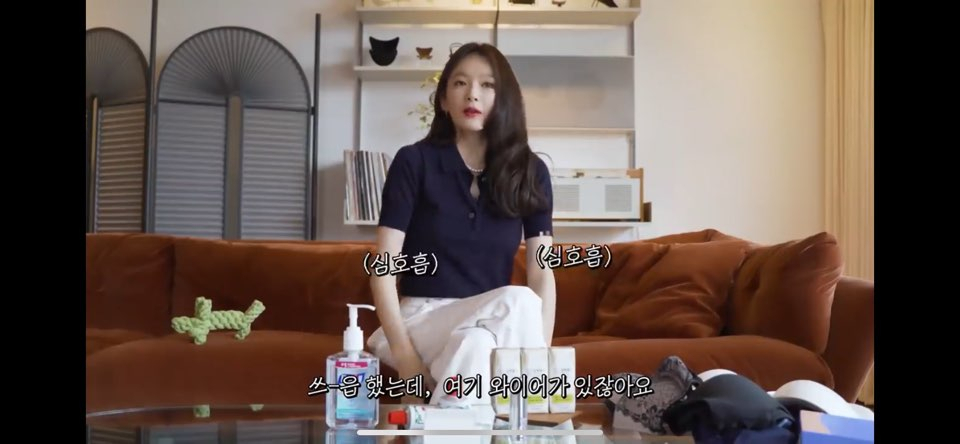 유료 PPL이 포함됐음에도 광고 표시를 하지 않아 논란됐던 가수 강민경 유튜브 채널 영상. [사진출처= 유튜브 채널 ‘강민경’ 영상 갈무리]