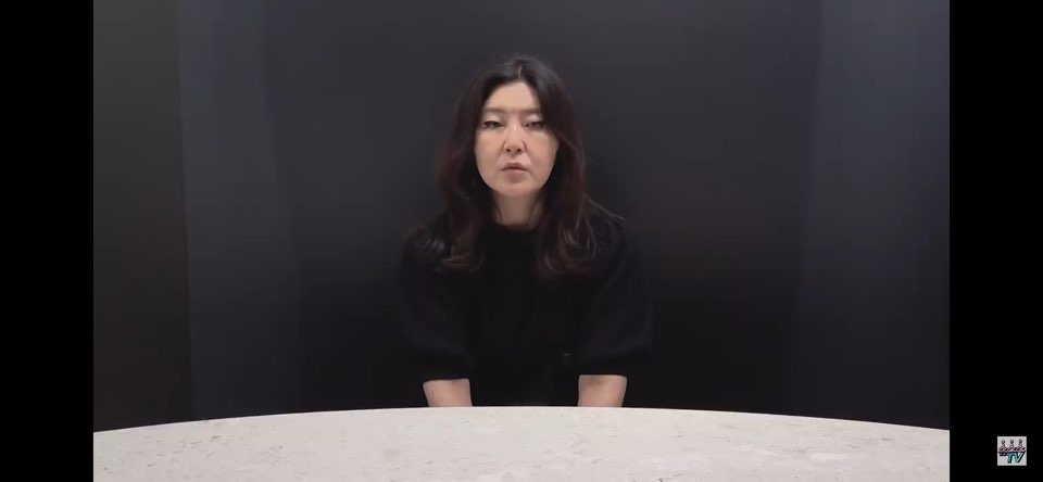 스타일리스트 한혜연이 자신의 유튜브 채널에 대한 유료 간접광고(PPL) 논란과 관련해 사과 방송을 하고 있다. [사진출처= 유튜브 채널 ‘한혜연’ 영상 갈무리]