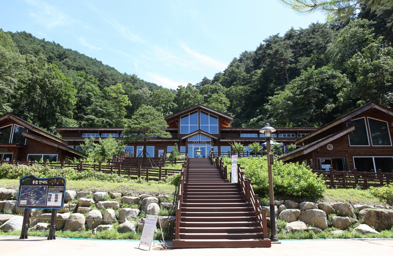 강릉 대관령 치유의 숲 치유센터 전경 [한국관광공사 제공, 이정화 작가]