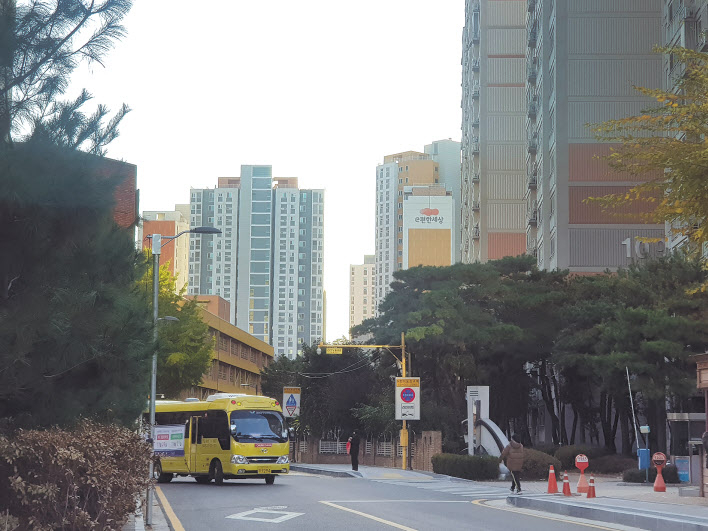 [부동산360] 매물 실종에 ‘울며 겨자먹기’ 전세계약