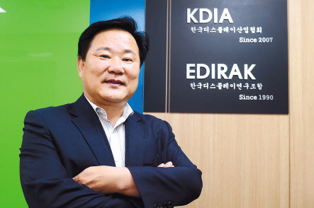 김성진 한국디스플레이산업협회 상근부회장이 지난달 30일 헤럴드경제와의 인터뷰에서 “국내 디스플레이산업 재도약을 위해서는 미래 혁신기술 개발 지원을 통한 중국과의 기술격차 유지가 가장 중요하다”고 말했다.이상섭 기자