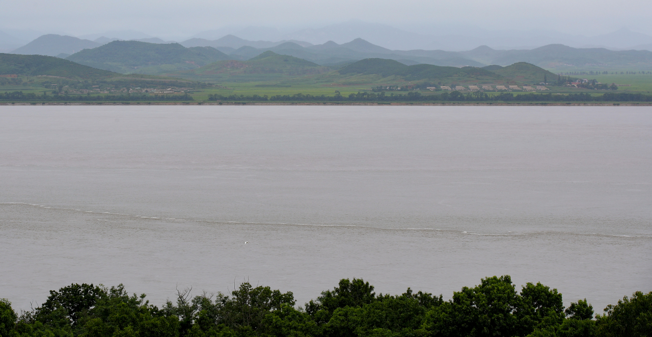 Han River flows between Ganghwa Island and North Korea. (Yonhap)