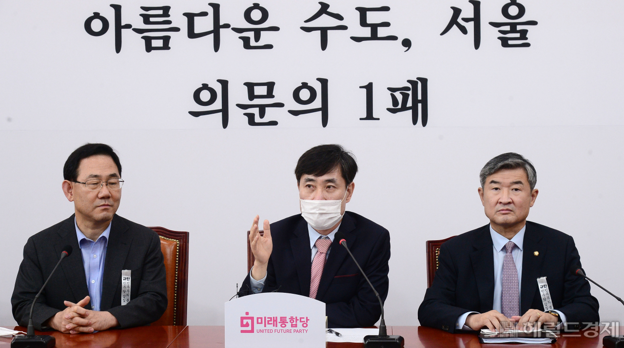 하태경 미래통합당 정보위원회 간사가 28일 서울 여의도 국회에서 박지원 국정원장 후보자와 관련해 발언하고 있다. [이상섭 기자/babtong@heraldcorp.com]