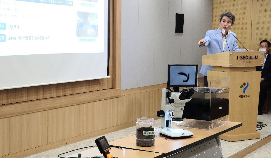 28일 백호 서울시 상수도사업본부장이 서울시청에서 기자설명회를 열고 최근 수돗물 유충 사태와 관련해 그간의 추진사항과 조사결과 및 향후 대응계획을 발표하고 있다. [최원혁 기자/choigo@heraldcorp.com]
