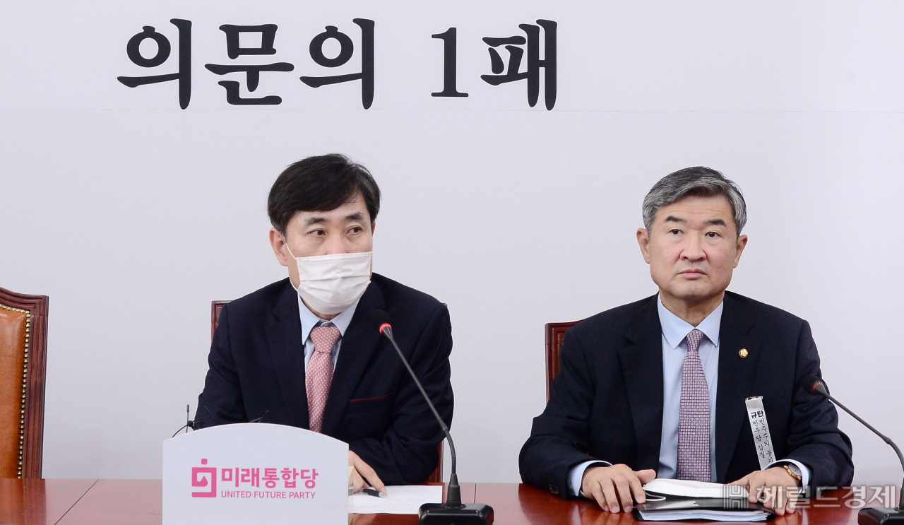 하태경 미래통합당 정보위 간사가 28일 서울 여의도 국회에서 박지원 국정원장 후보자와 관련해 발언하고 있다. [이상섭 기자/babtong@heraldcorp.com]