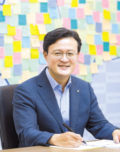 채현일 영등포구청장은 38만 구민을 위한 ‘발품행정’으로 영등포의 무한한 잠재력과 자긍심을 깨워 ‘서남권 종가댁’의 옛 명성을 꼭 되찾겠다고 자신했다. [영등포구 제공]