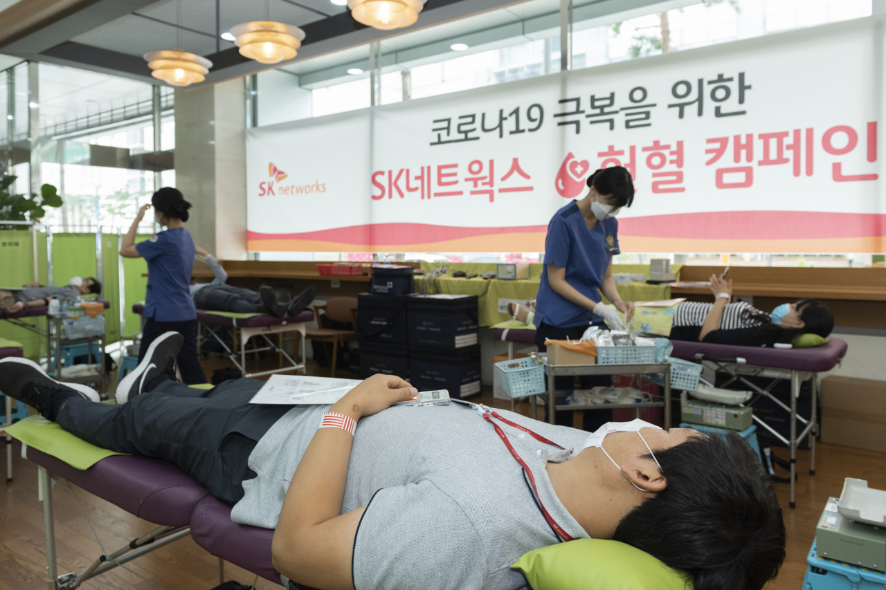 SK네트웍스는 자회사 SK매직과 함께 코로나19로 인한 혈액 수급난 극복을 지원키 위해 헌혈캠페인을 가졌다. [SK네트웍스 제공]