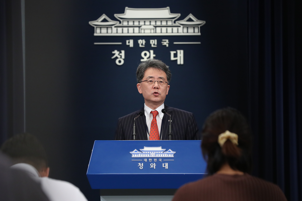 김현종 청와대 국가안보실 2차장이 28일 청와대에서 한미 미사일지침 개정에 따른 우주발사체 고체연료 사용제한 해제와 관련해 브리핑하고 있다. [연합]