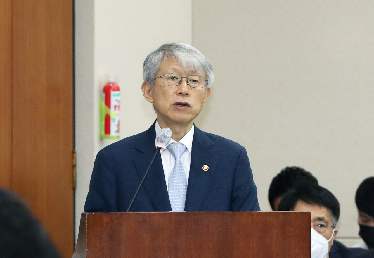 최기영 과학기술정보통신부 장관이 28일 오전 서울 여의도 국회에서 열린 과학기술정보방송통신위원회 전체회의에서 업무 보고를 하고 있다. 연합뉴스