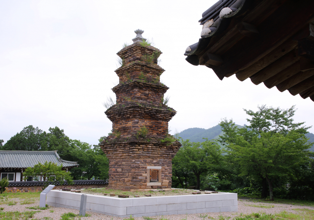 국가지정문화재(보물) 제2069호로 지정된 ‘영양 현리 오층모전석탑’ 모습.[영양군 제공]