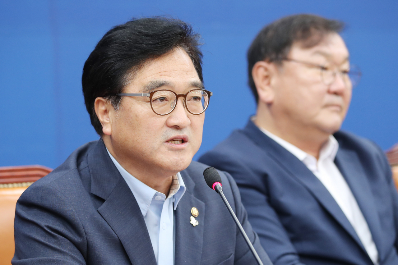 더불어민주당 행정수도 완성추진단 단장인 우원식 의원이 27일 오후 서울 영등포구 국회에서 열린 행정수도 완성추진단 1차 회의에서 발언하고 있다. [연합]