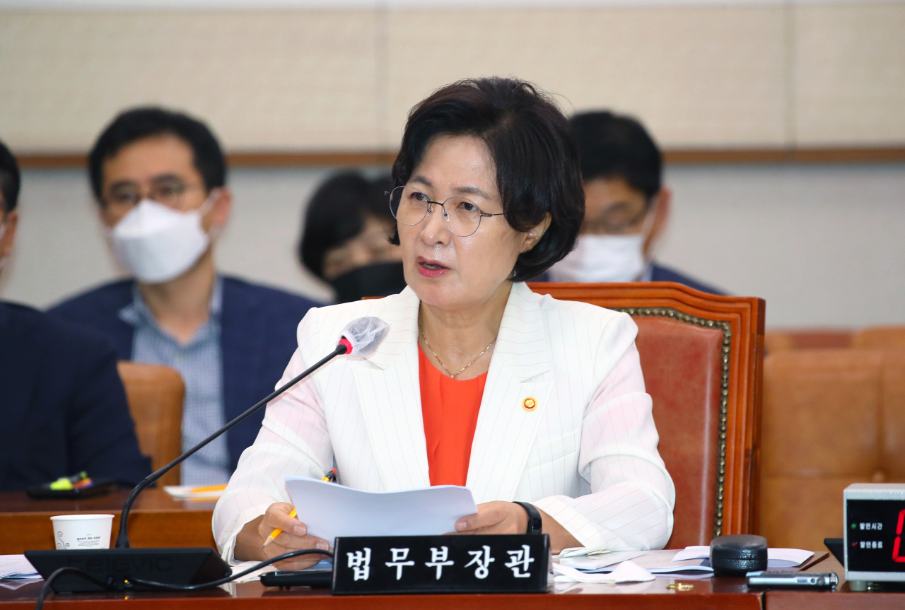 추미애 법무부 장관이 29일 국회 법제사법위원회 전체회의에서 발언하고 있다. [연합]