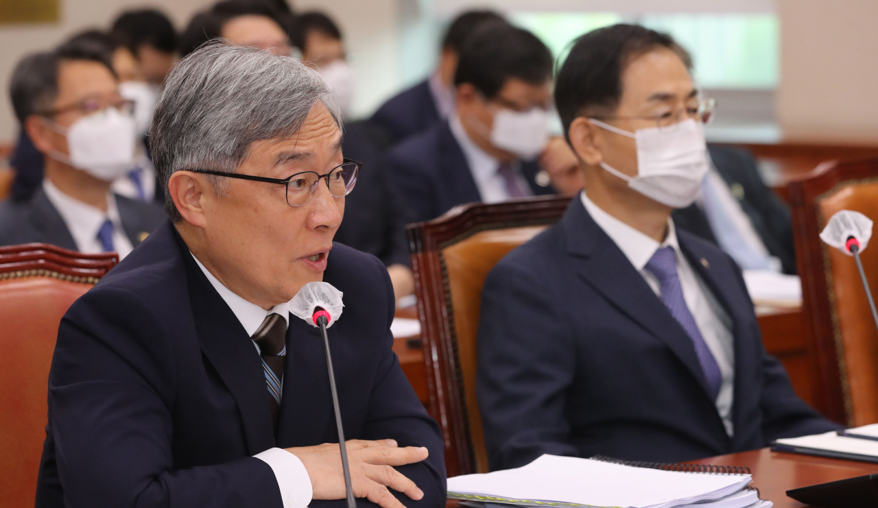 최재형 감사원장이 29일 서울 여의도 국회에서 열린 법사위 전체회의에서 의원질의에 답변하고 있다. [연합]