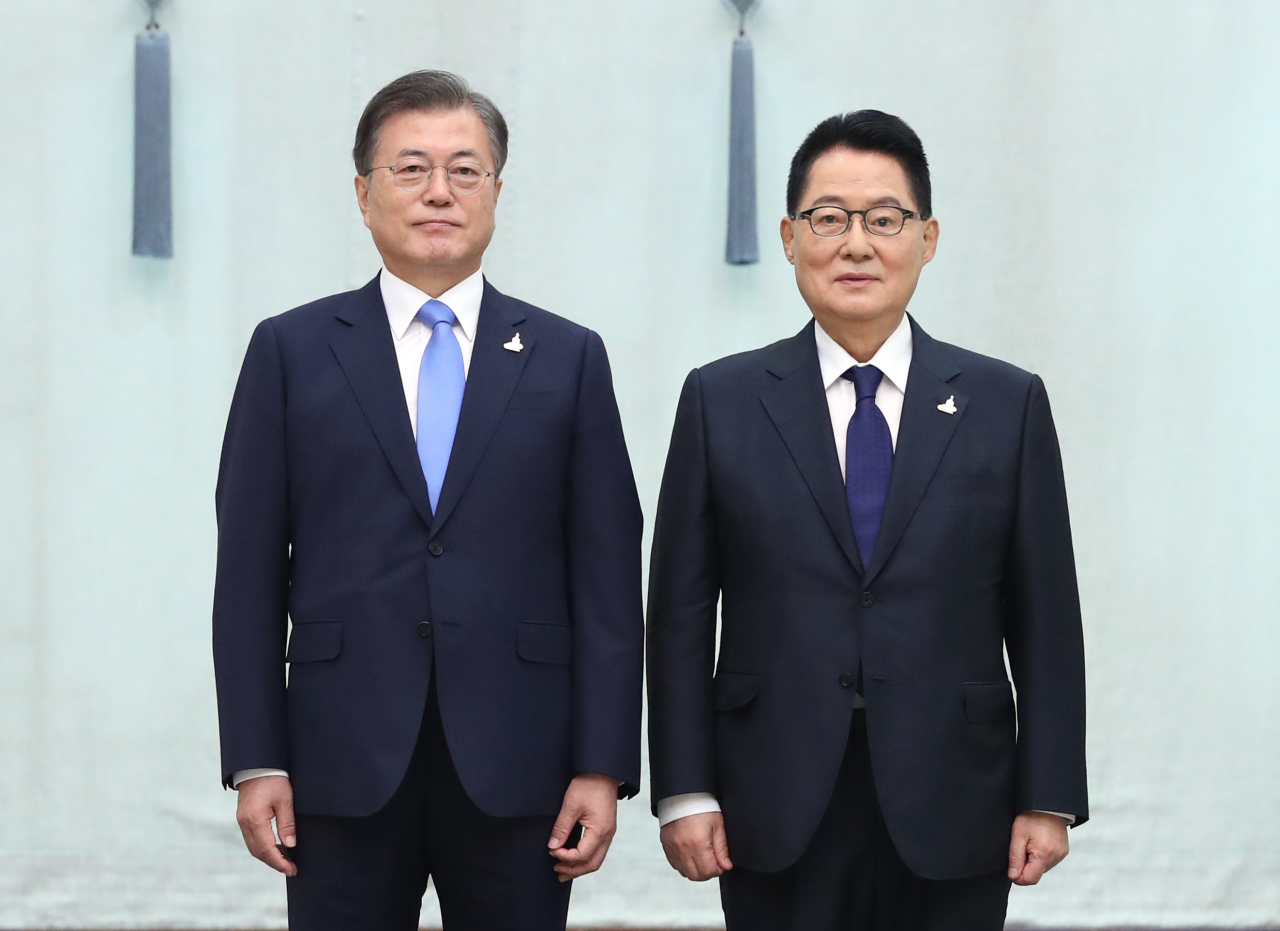 President Moon Jae-in poses with newly appointed National Intelligence Service Director Park Jie-won on Wednesday. Yonhap