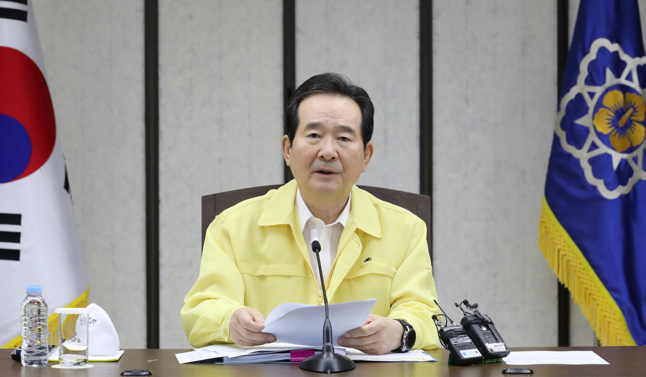 Prime Minister Chung Sye-kyun speaks at the disaster response meeting on Wednesday. Yonhap