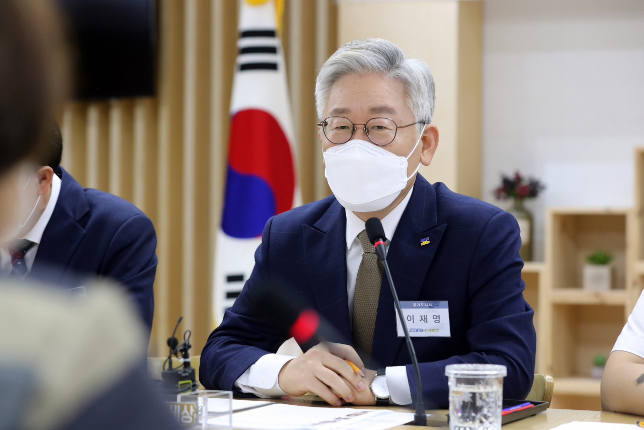 이재명 경기도지사가 29일 오전 경기도 수원시 경기도청 상황실에서 열린 의료기관 수술실 CCTV 의무 설치 관련 간담회에 참석해 CCTV 설치 의무화의 중요성에 대해 발언하고 있다. [연합]